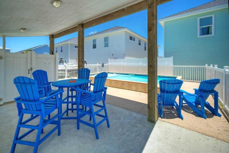 Reel Life Dreams by Avantstay Pool Near Beach - photo 11