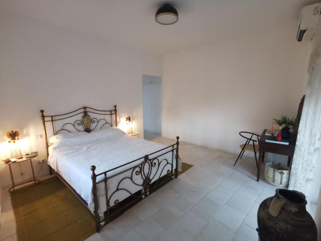 A Barunedda charming house with terrace — 4-Star Luxury Hotel in Taormina, Italy