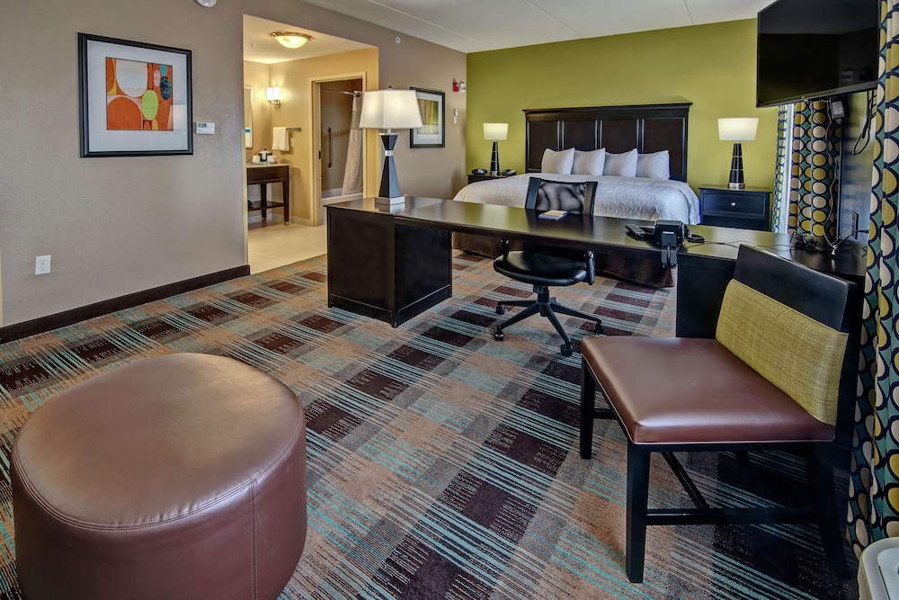 Hampton Inn & Suites Clarksville - photo 16