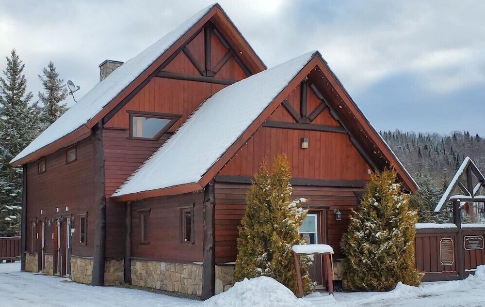 Chalets Royal Laurentien — 4-Star Luxury Hotel in Mont-Tremblant, Canada