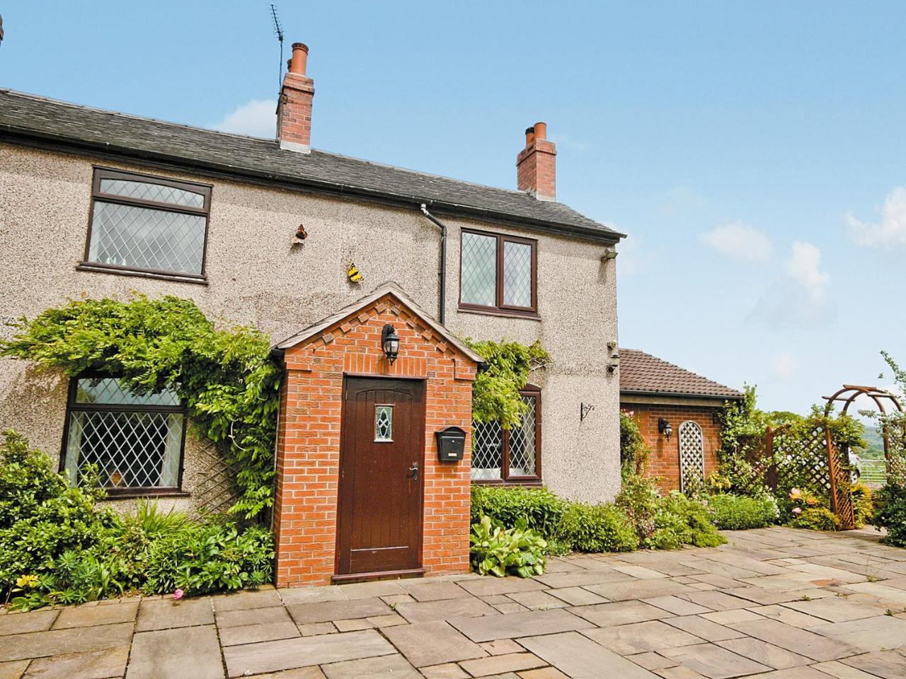 Tomfield Cottage — 4-Star Luxury Hotel in Kingsley, United Kingdom