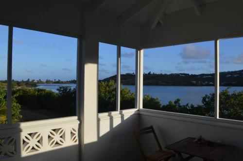 Lost in Paradise in Unknown City, Saint Martin