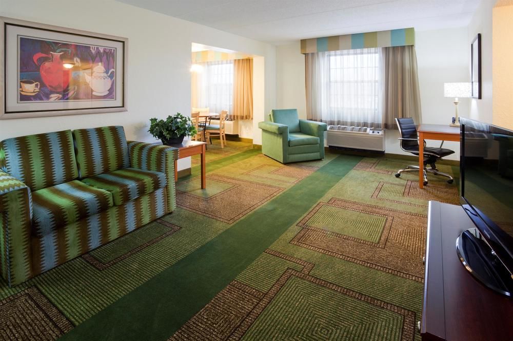 La Quinta Inn Chicago Oakbrook Terrace - photo 17