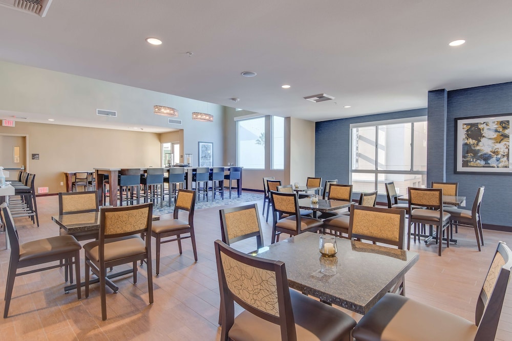 Hampton Inn & Suites Los Angeles Glendale - photo 58