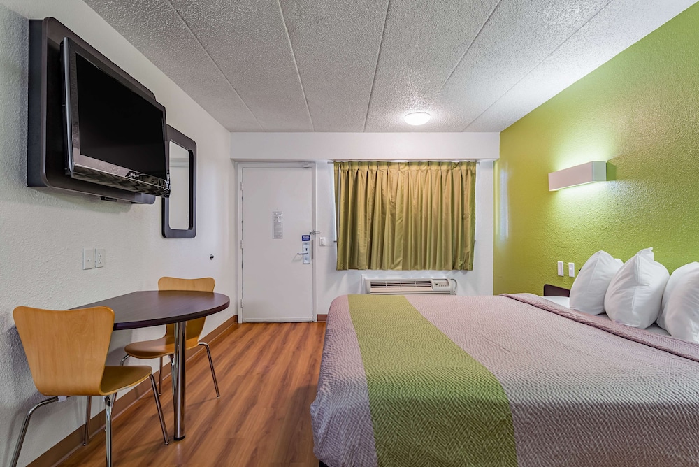 Days Inn by Wyndham Cincinnati I 71 - photo 2