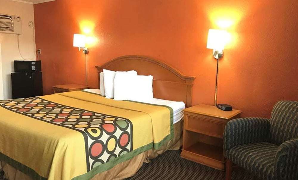 Country Hearth Inn Hannibal - photo 12