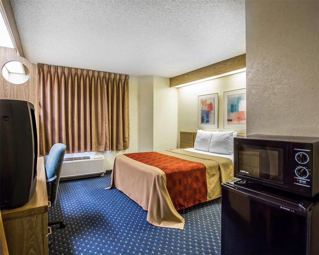 Econo Lodge Denver International Airport - photo 17