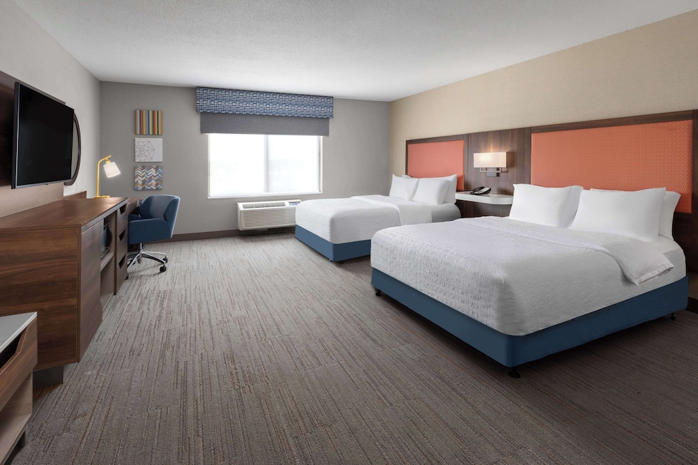 Hampton Inn & Suites Saginaw - photo 17
