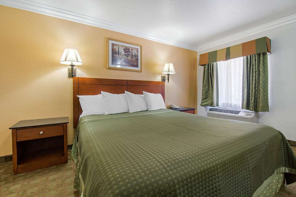 Rodeway Inn Adelanto US 395 - photo 11