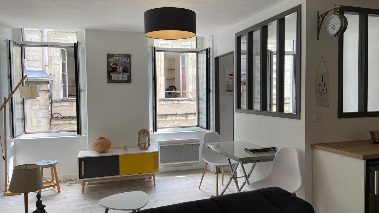 L’oasis Marin Meuble Lumineux Et Cosy a 1min a Pied du Marche Dans L’hyper Centre de la Rochelle Avec TV Et Wifi in La Rochelle, France