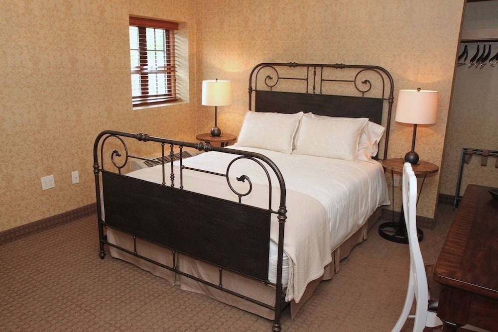The Beaumont Inn - photo 18