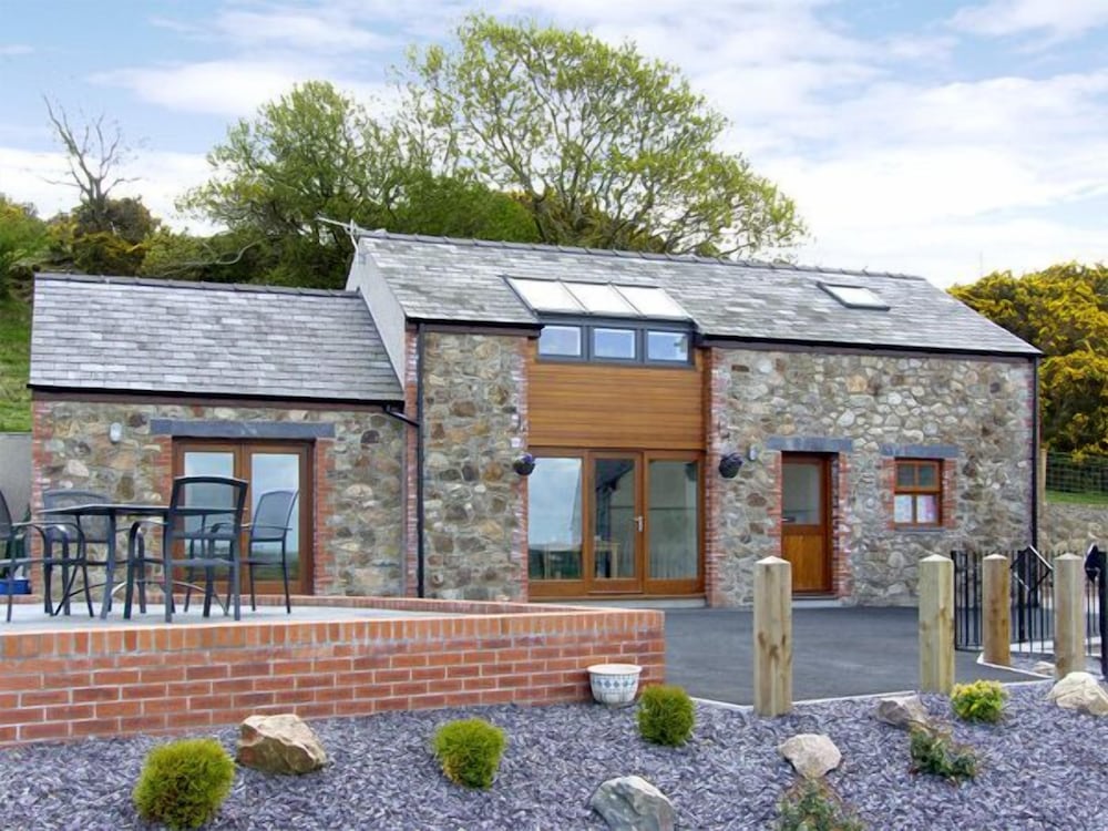 Ysgubor Penrallt — 4-Star Luxury Hotel in Y Felinheli, United Kingdom