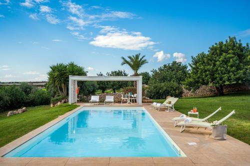 Villa Ramunna 6 Emma Villas — 4-Star Luxury Hotel in Rosolini, Italy