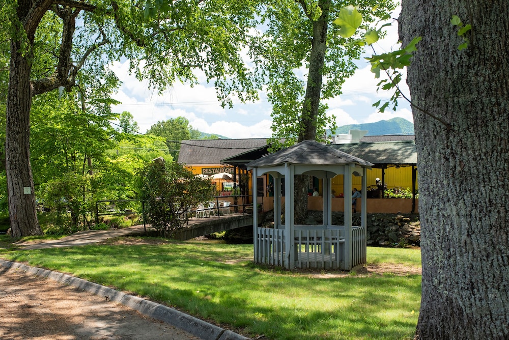 Super 8 by Wyndham Black Mountain - photo 25