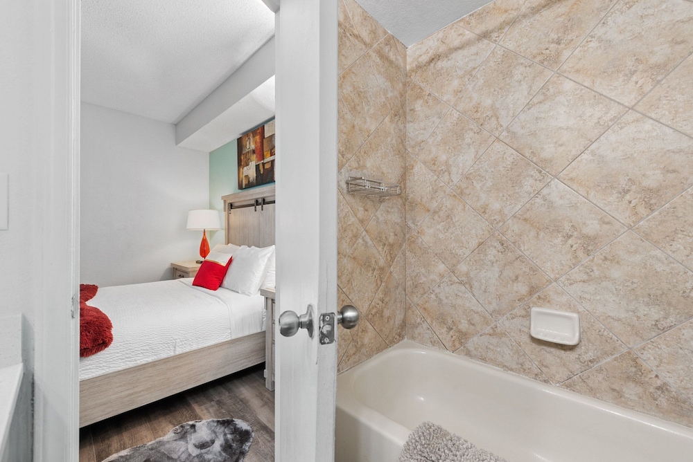 The Enclave Hotel and Suites - photo 27