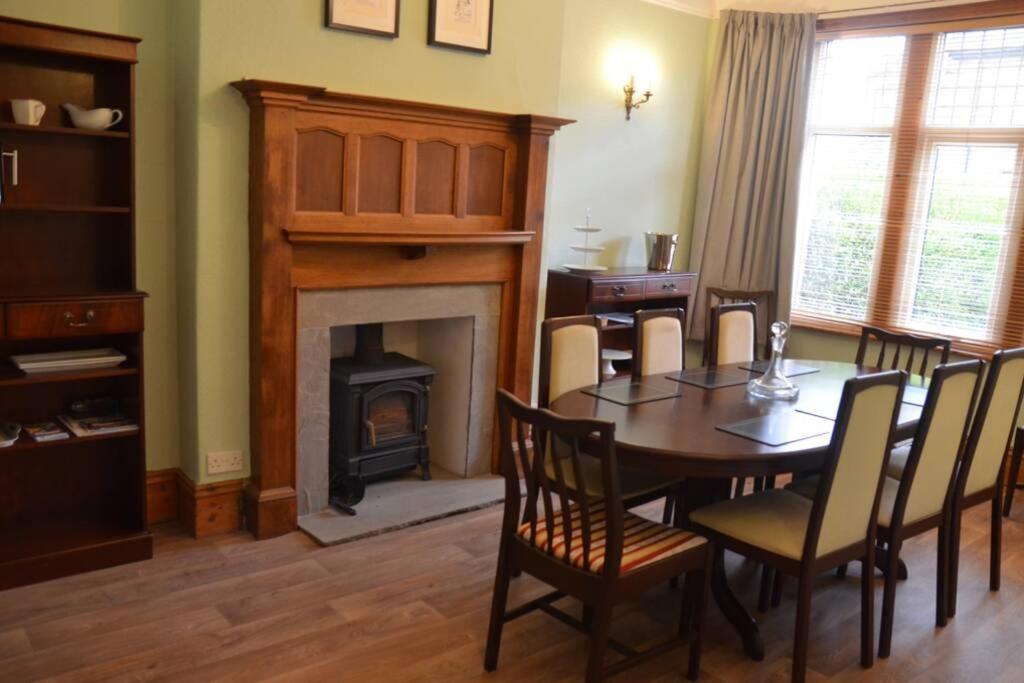 Spacious Victorian Townhouse Near HCC with Off Street Parking