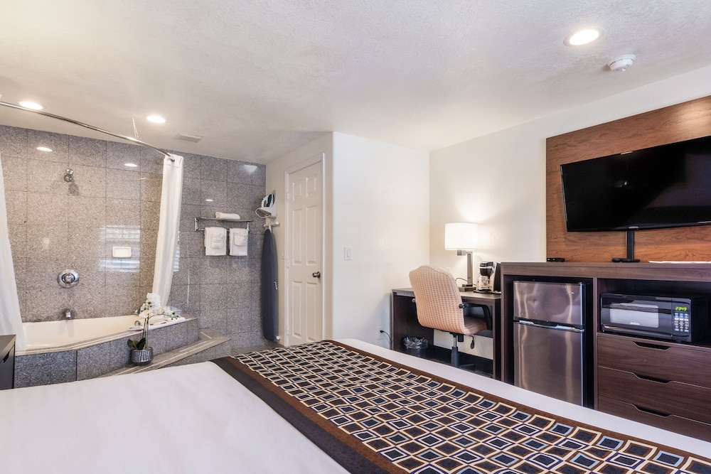 Rodeway Inn near Downtown Monterey - photo 8