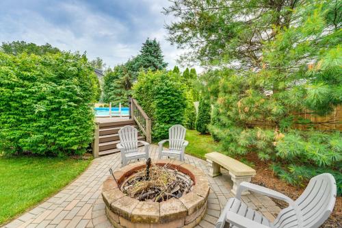 Sterling Heights Getaway with Fire Pit — hotel in Sterling Heights