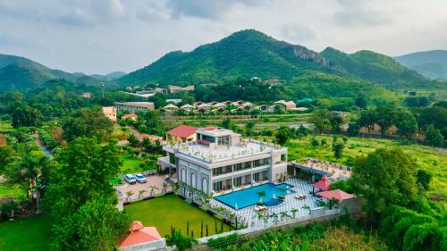 Mountain Creek — 5-Star Luxury Hotel in Udaipur, India
