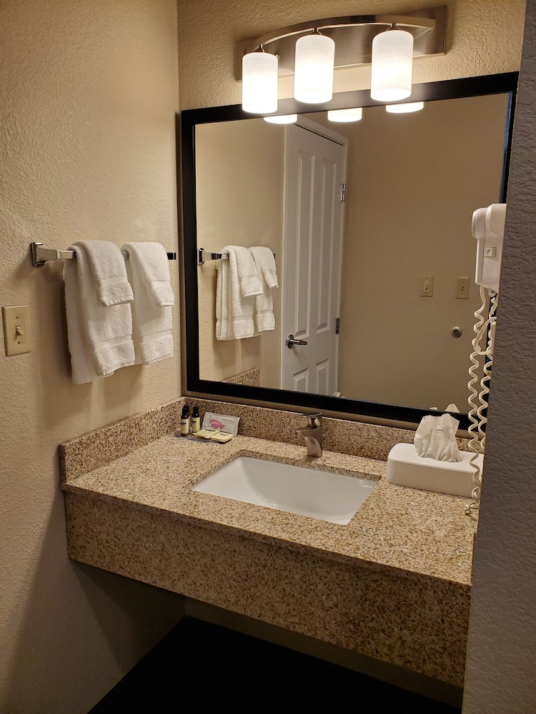 Cobblestone Suites Oshkosh - photo 33