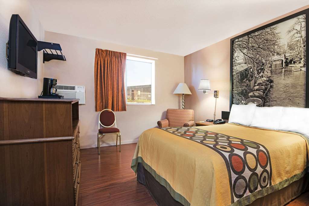 Super 8 by Wyndham San Antonio I 35 North - photo 8