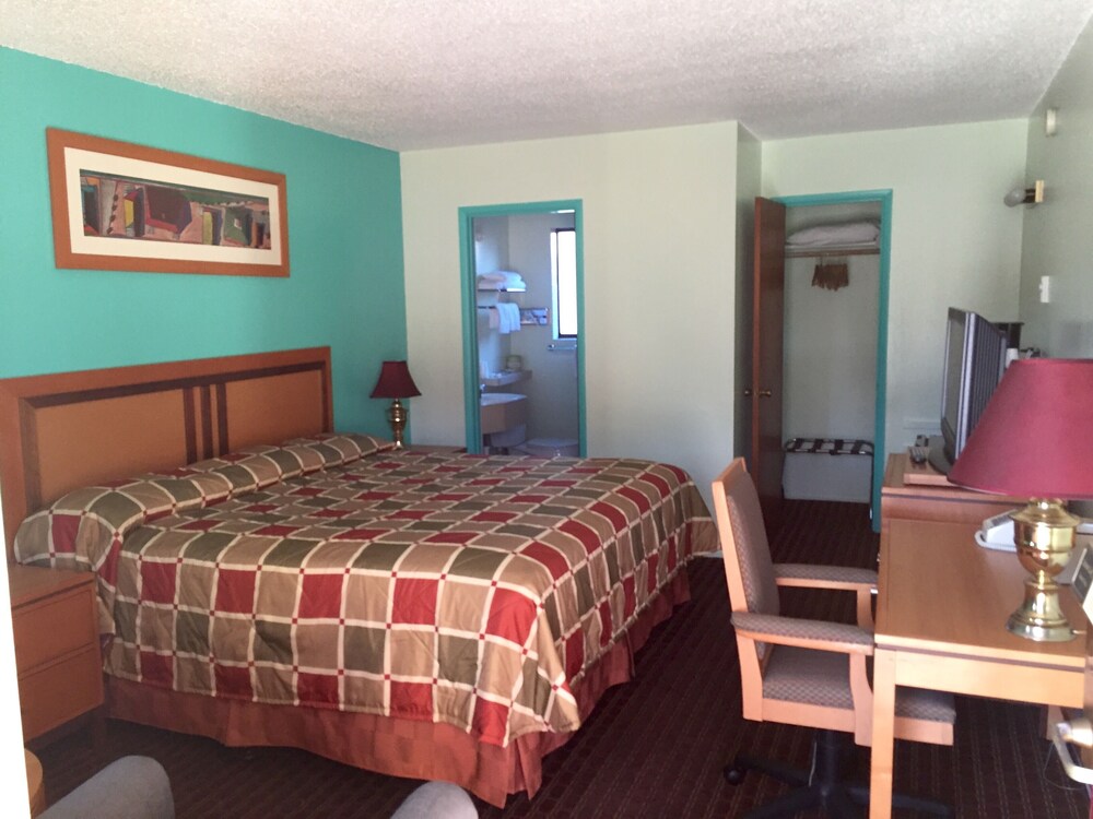 Klamath Motor Lodge - photo 5