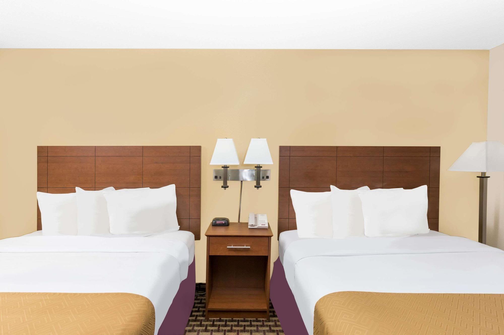 Days Inn by Wyndham Des Moines Merle Hay - photo 11