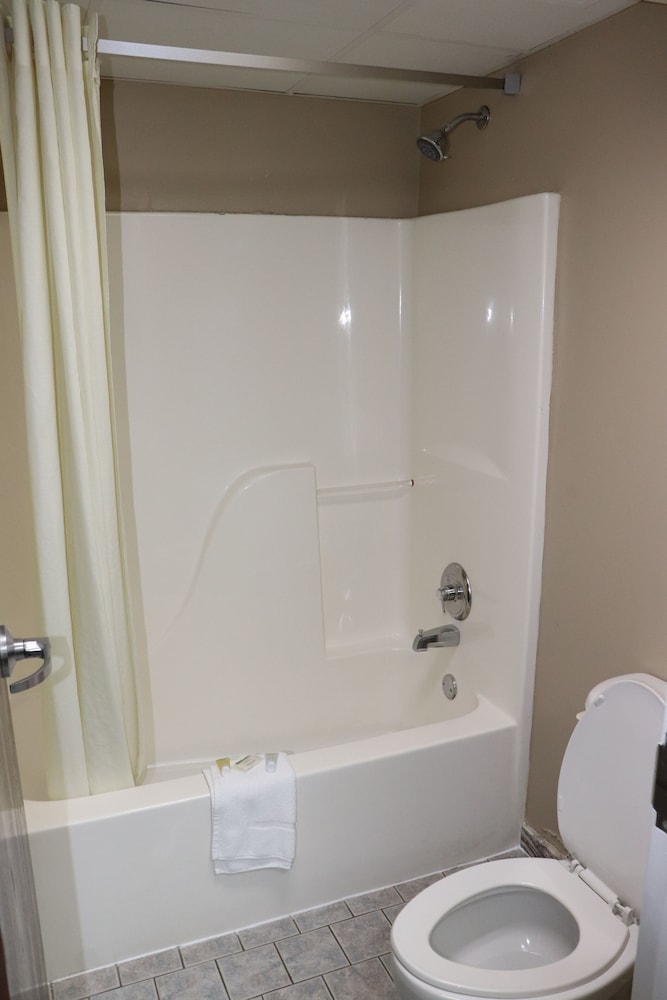 Super 8 by Wyndham Clarksville East - photo 18