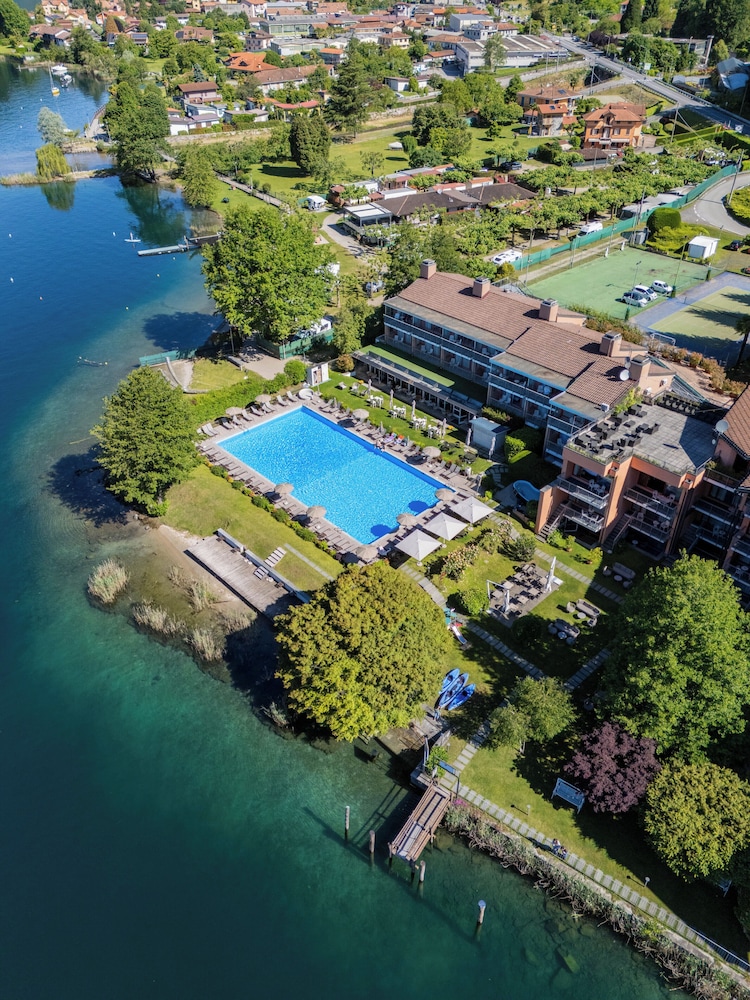 Hotel L’Approdo in Pettenasco, Italy