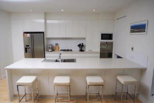 Relax at 36 — Brentwood — photo 2