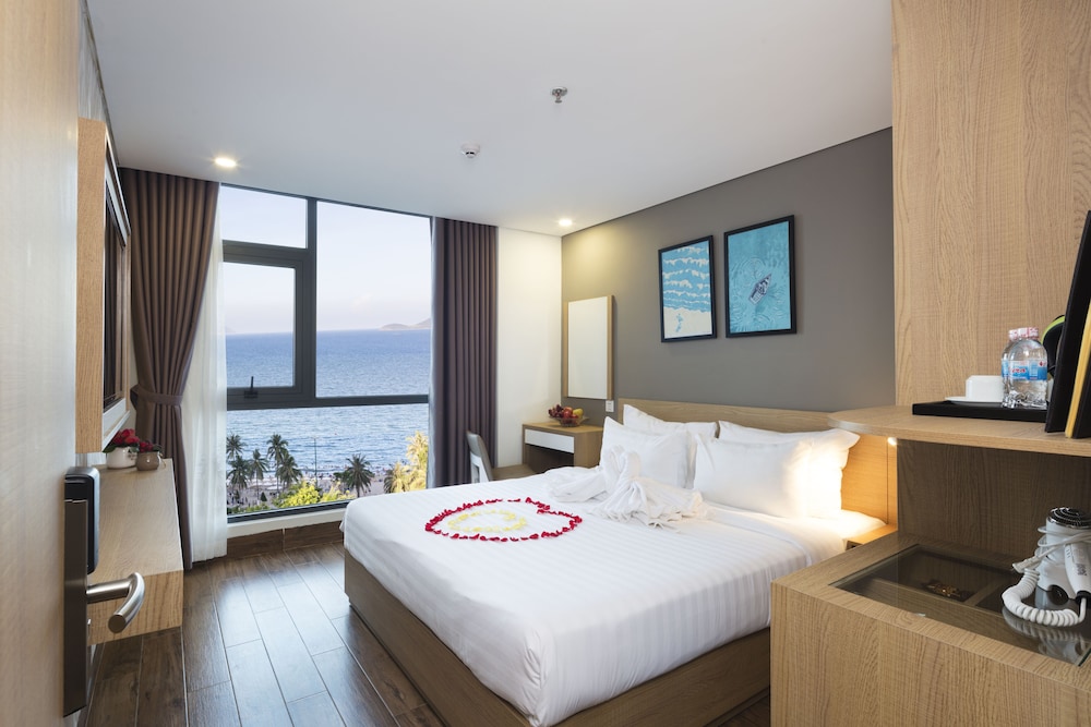 Smile Hotel — 4-Star Luxury Hotel in Nha Trang, Vietnam