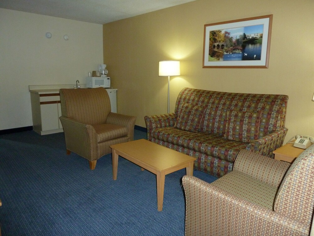 Katahdin Inn & Suites - photo 19