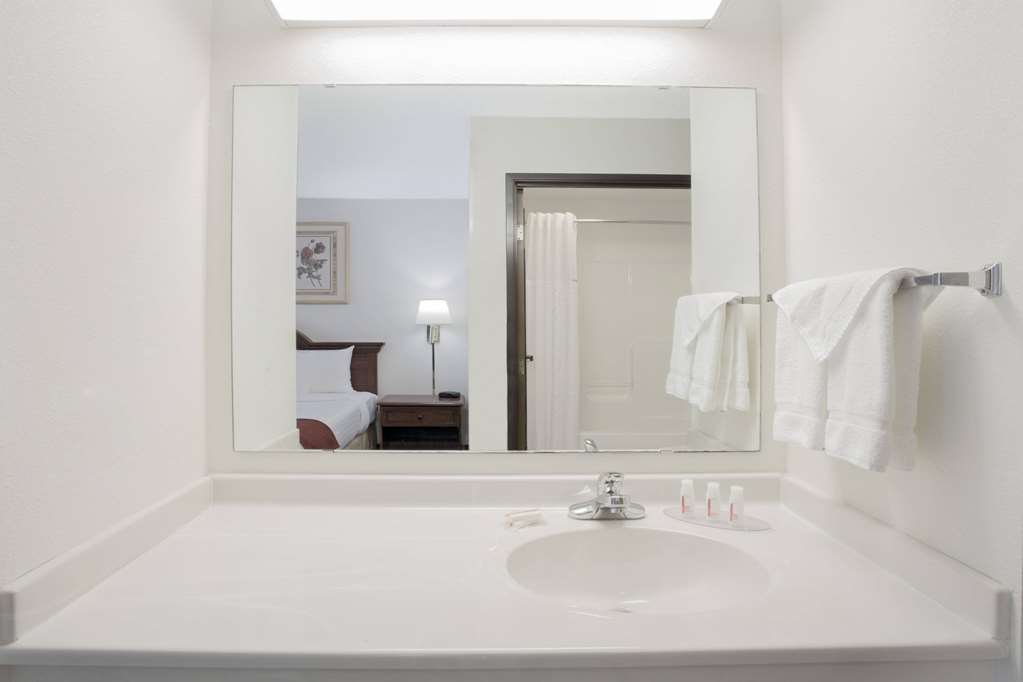 Baymont by Wyndham Freeport - photo 9