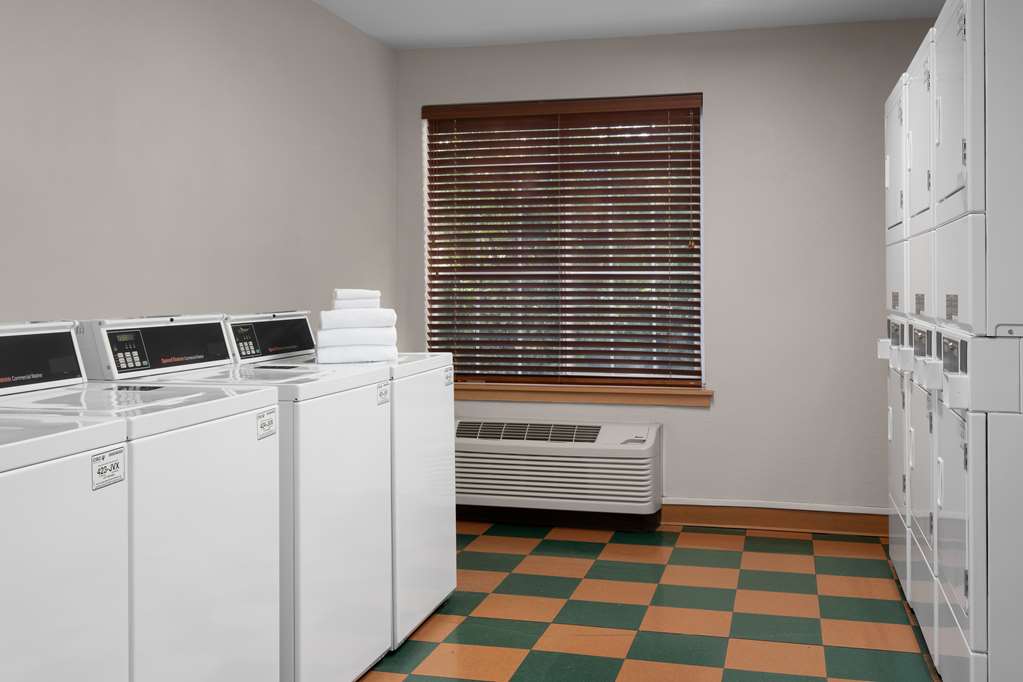Larkspur Landing Extended Stay Suites Bellevue - photo 15