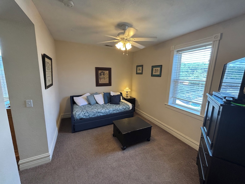 Hermann Crown Suites - photo 60
