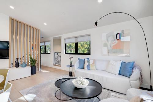 Dazzling Modern Home Close to Downtown Palo Alto and Stanford — 4-Star Luxury Hotel in Menlo Park, United States