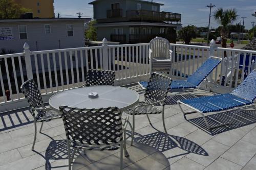 Edgewater Inn - photo 8