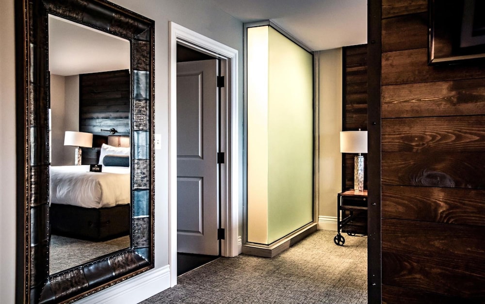 Ironworks Hotel - photo 21