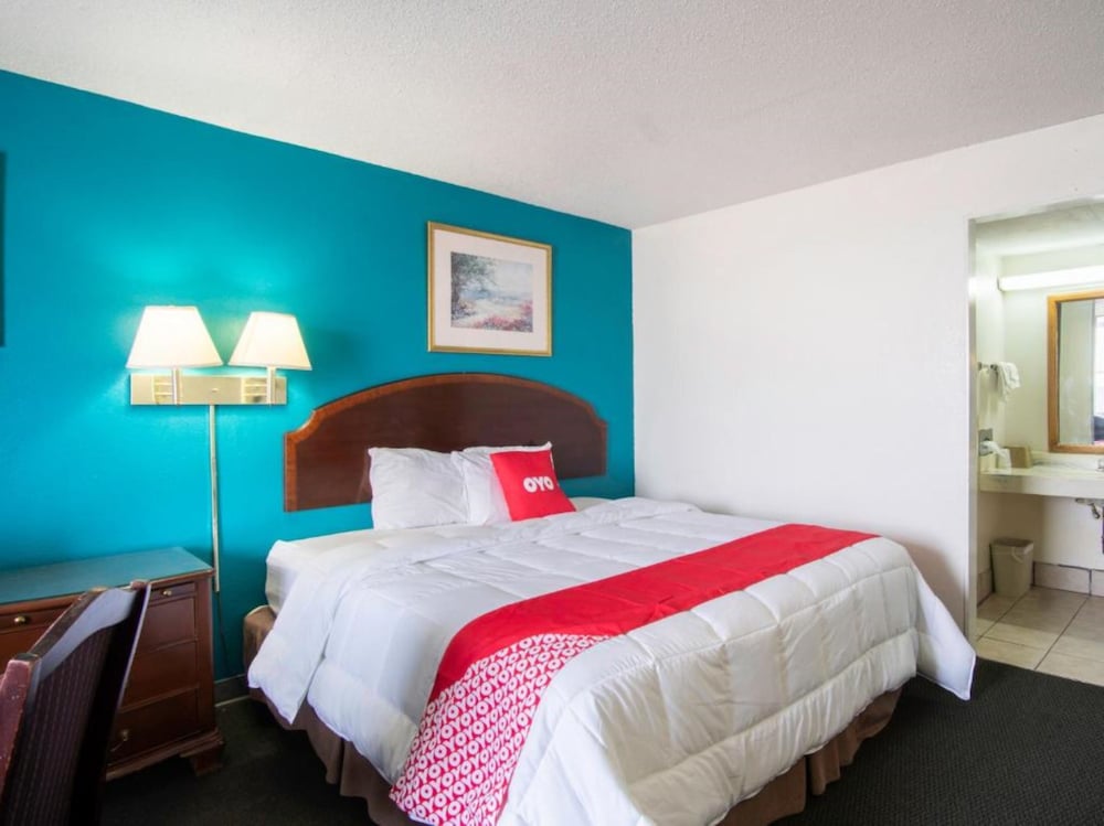 OYO Hotel Hutchinson KS West 4th Ave - photo 2