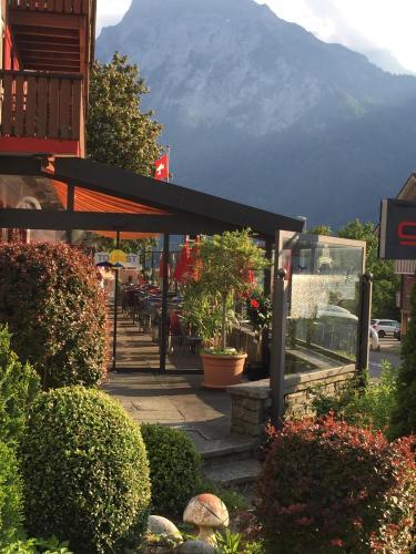 Hotel Tourist — hotel in Flueelen