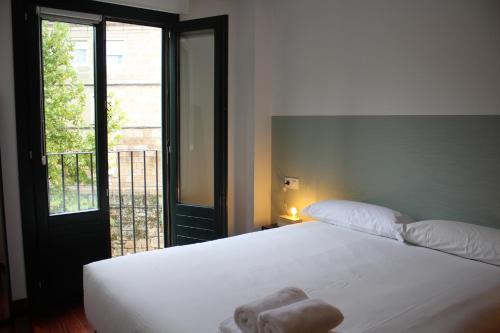 2d.Tres Dormitorios Y Balcon Con Vistas Al Parque in Ourense, Spain