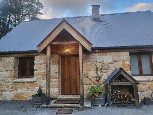 The Cottage Burradoo — 4-Star Luxury Hotel in Burradoo, Australia