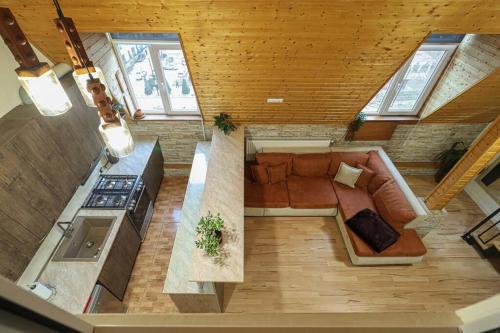 Cosy Central 2 BR Apartment By Wehost