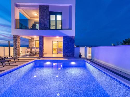 Villa Contessa — 4-Star Luxury Hotel in Privlaka, Croatia