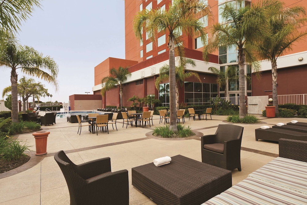 Embassy Suites by Hilton Anaheim South - photo 46