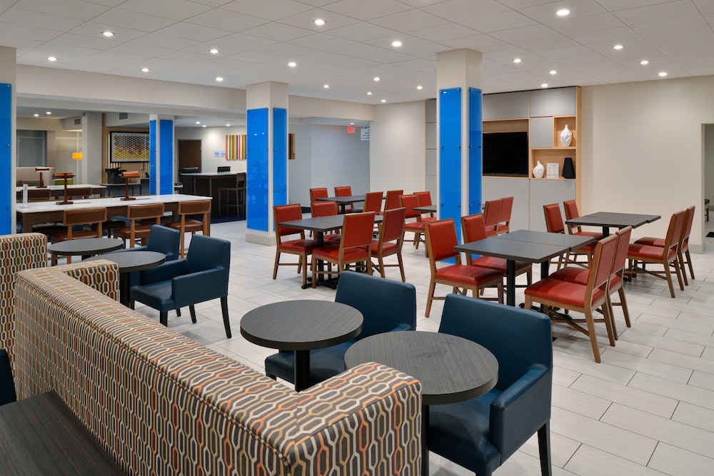 Holiday Inn Express Orlando South Park by IHG - photo 65
