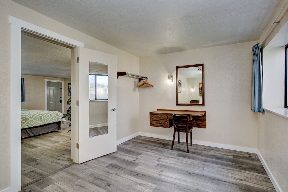 Weiser Motel & RV Park - photo 11