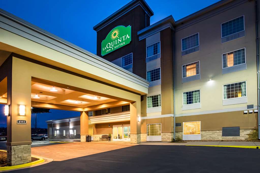 La Quinta Inn & Suites by Wyndham Rochester Mayo Clinic S - photo 4