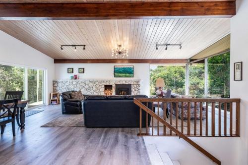 Dimple Dell Whole Mountain setting near trails in Sandy, United States