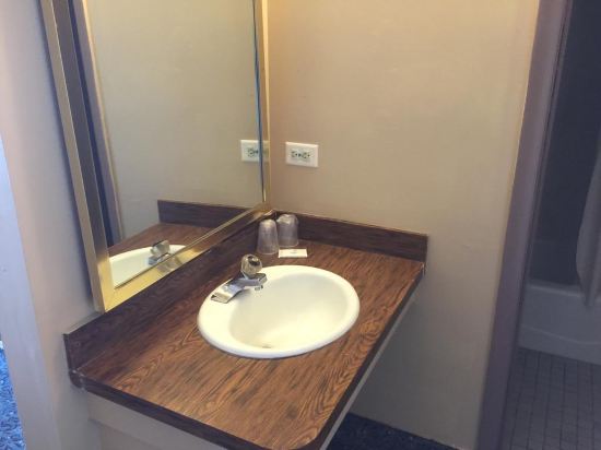 Country Host Motel - photo 13